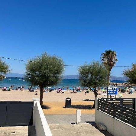 Apartamento En La Playa. Free Parking. Free Wifi L' Escala Luaran gambar