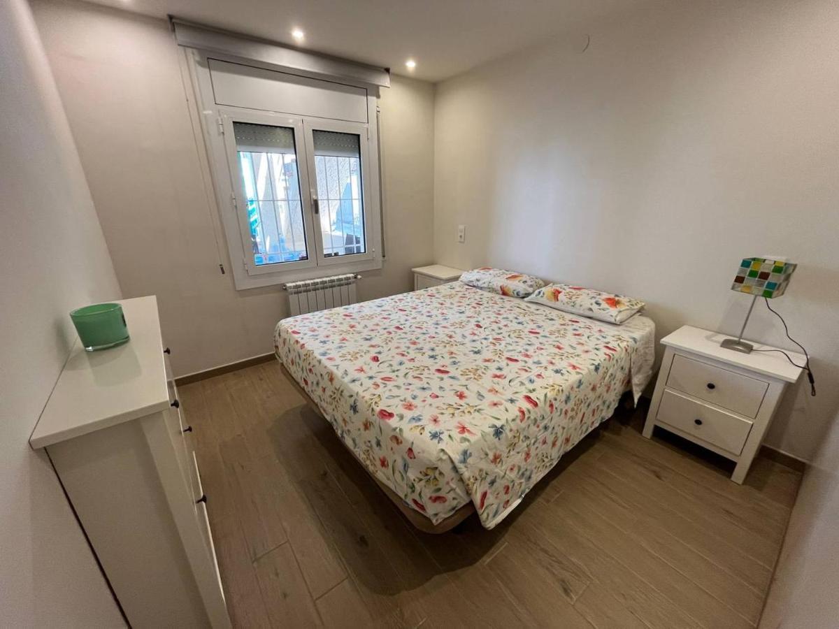 Apartamento En La Playa. Free Parking. Free Wifi L' Escala Luaran gambar